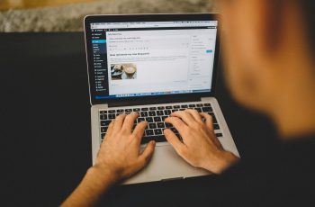 Crie seu blog com qualidade e dedicação. Coloque nele verdade e aquilo que te motiva. Assim fica fácil querer escrever nele a todo momento.